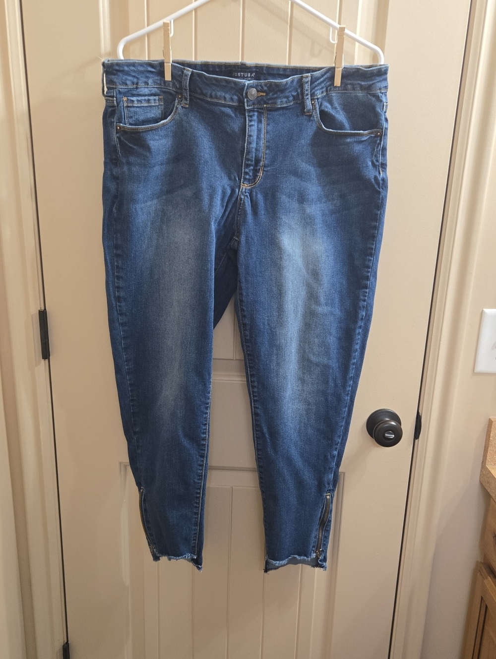 Just USA Distressed Blue Ankle Zipper Jeans
